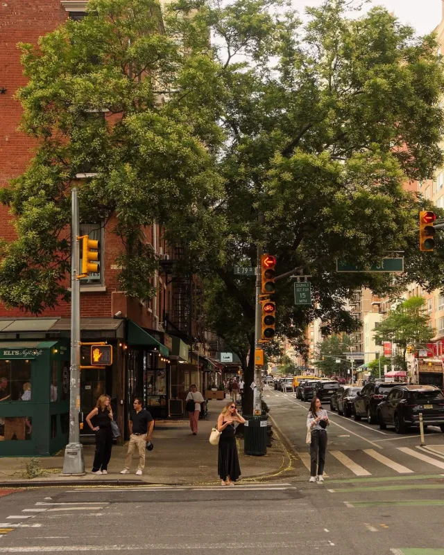 Street corner on East 79th Street in New York used as a Pinzy example